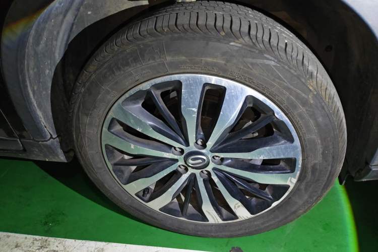 Used GAC Trumpchi GS4 2017 235T Automatic Two-Wheel Drive Luxury Smart Connectivity Version Right Front Wheel Hub