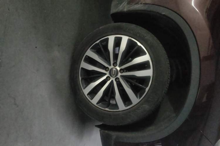 Used GAC Trumpchi GS4 2017 235T Automatic Two-Wheel Drive Luxury Smart Connectivity Version Right Front Wheel Hub