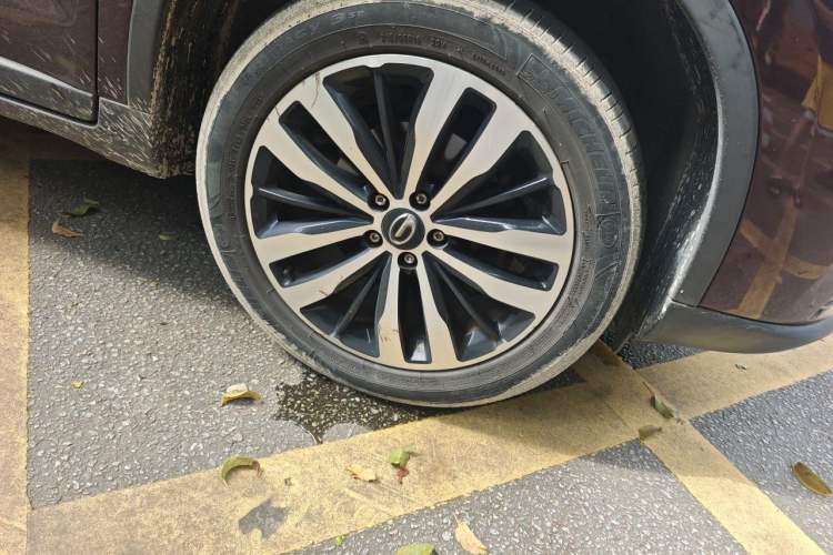 Used GAC Trumpchi GS4 2017 235T G-DCT Two-Wheel Drive Luxury Edition Right Front Wheel Hub