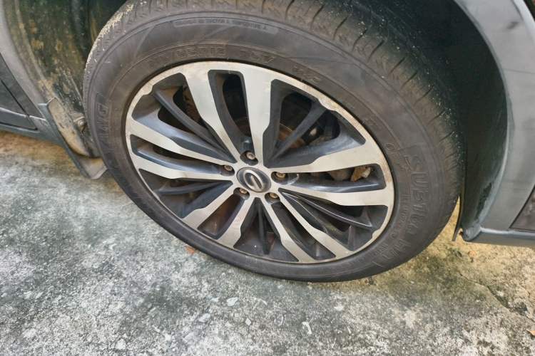 Used GAC Trumpchi GS4 2017 235T Automatic Two-Wheel Drive Luxury Smart Connectivity Version Right Front Wheel Hub