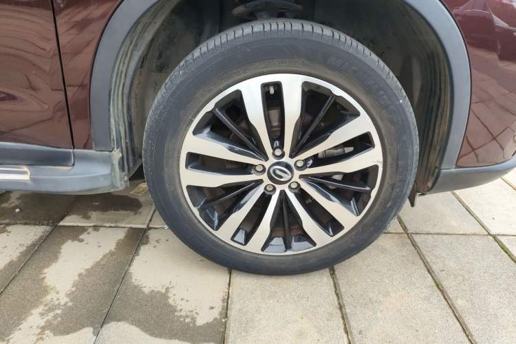 Used GAC Trumpchi GS4 2017 235T Automatic Two-Wheel Drive Luxury Smart Connectivity Version Right Front Wheel Hub
