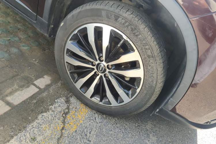 Used GAC Trumpchi GS4 2017 235T Automatic Two-Wheel Drive Luxury Smart Connectivity Version Right Front Wheel Hub