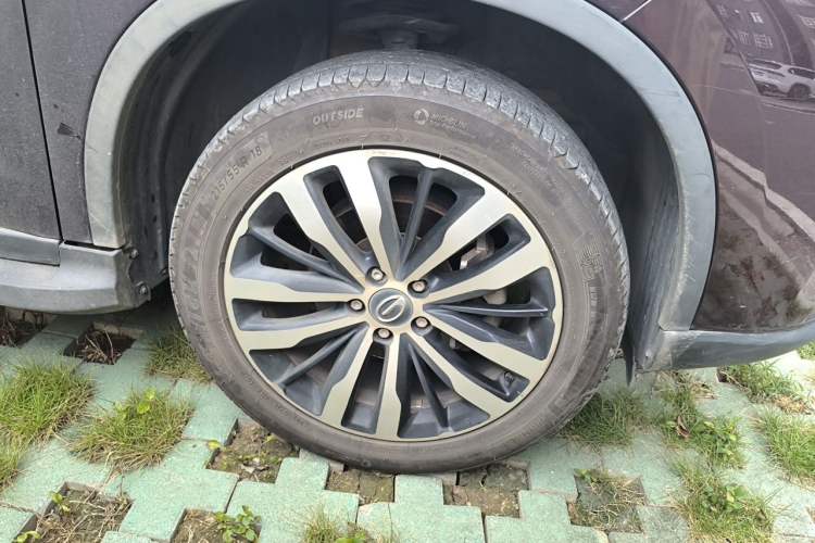 Used GAC Trumpchi GS4 2017 235T Automatic Two-Wheel Drive Luxury Smart Connectivity Version Right Front Wheel Hub
