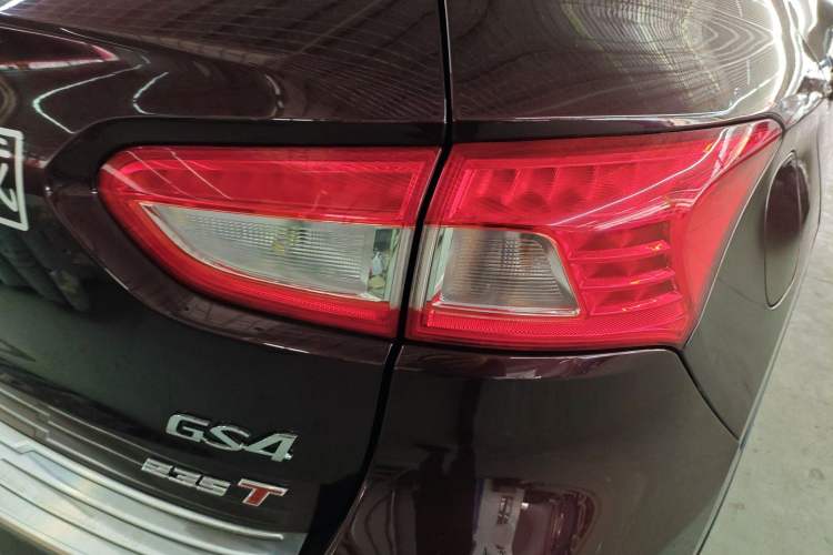 Used GAC Trumpchi GS4 2017 235T Automatic Two-Wheel Drive Luxury Smart Connectivity Version Right Rear Taillight