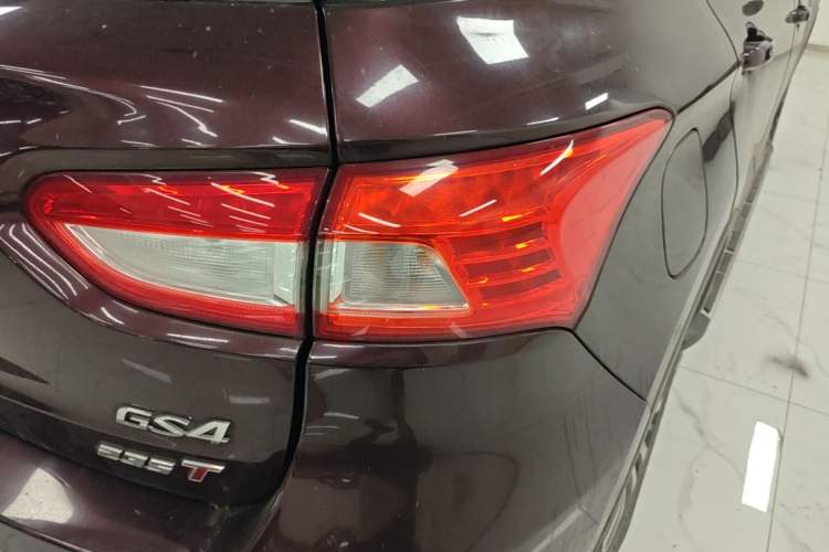 Used GAC Trumpchi GS4 2017 235T Automatic Two-Wheel Drive Luxury Smart Connectivity Version Right Rear Taillight