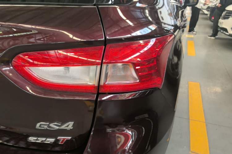 Used GAC Trumpchi GS4 2017 235T Automatic Two-Wheel Drive Luxury Smart Connectivity Version Right Rear Taillight