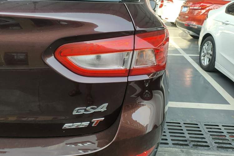 Used GAC Trumpchi GS4 2017 235T Automatic Two-Wheel Drive Elite Edition Right Rear Taillight