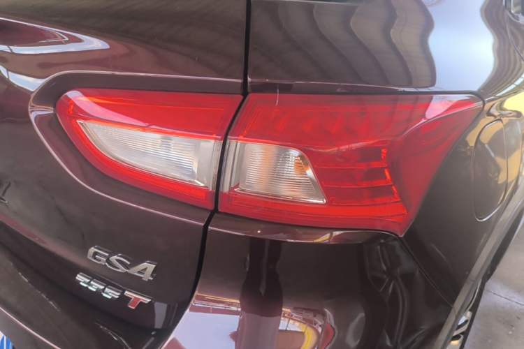 Used GAC Trumpchi GS4 2017 235T Automatic Two-Wheel Drive Luxury Smart Connectivity Version Right Rear Taillight