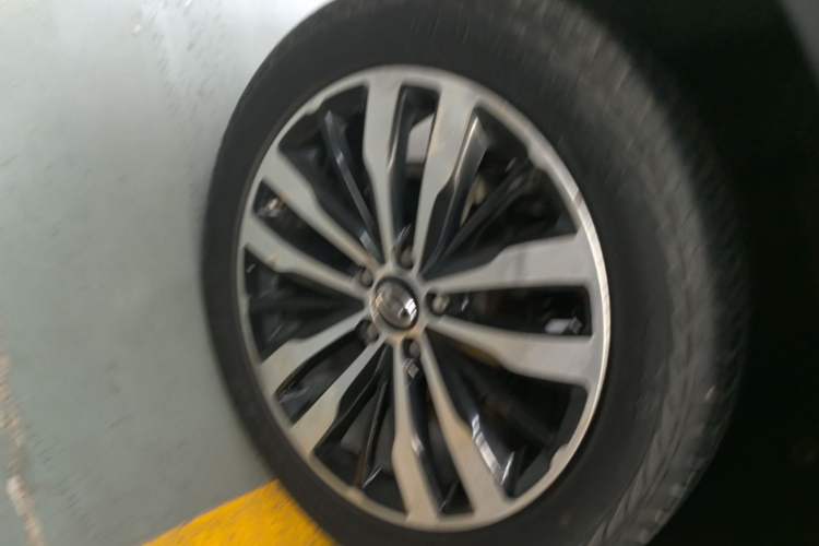 Used GAC Trumpchi GS4 2017 235T Automatic Two-Wheel Drive Luxury Smart Connectivity Version Right Rear Wheel Hub