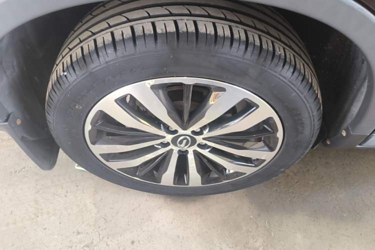 Used GAC Trumpchi GS4 2017 235T Automatic Two-Wheel Drive Luxury Smart Connectivity Version Right Rear Wheel Hub
