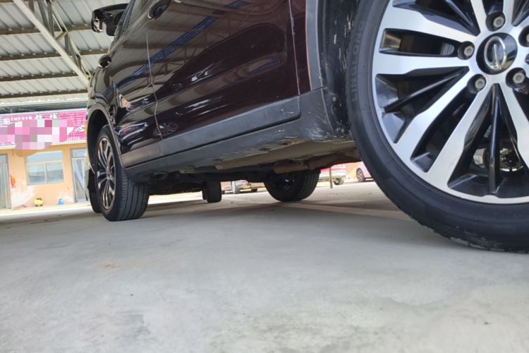 Used GAC Trumpchi GS4 2017 235T Automatic Two-Wheel Drive Luxury Smart Connectivity Version Right Side Sill