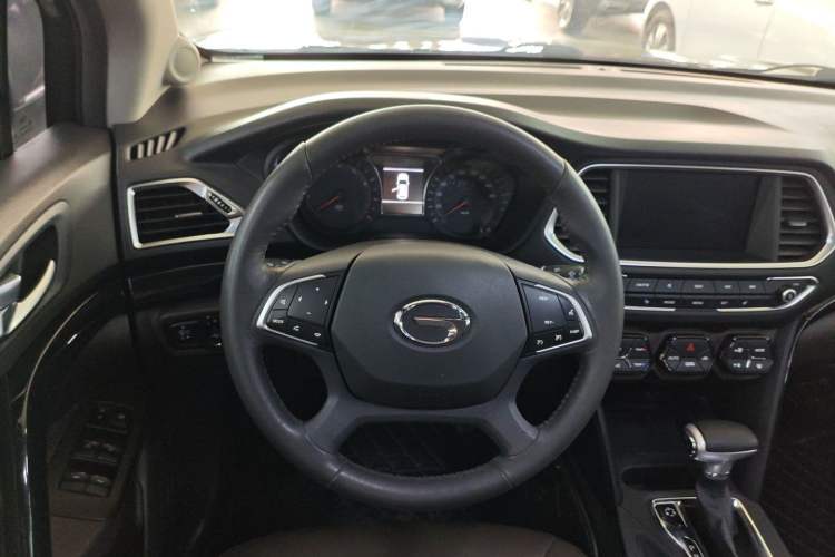 Used GAC Trumpchi GS4 2017 235T Automatic Two-Wheel Drive Luxury Smart Connectivity Version Steering Wheel