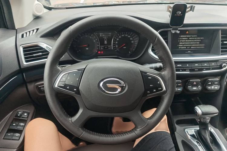 Used GAC Trumpchi GS4 2017 235T Automatic Two-Wheel Drive Luxury Smart Connectivity Version Steering Wheel