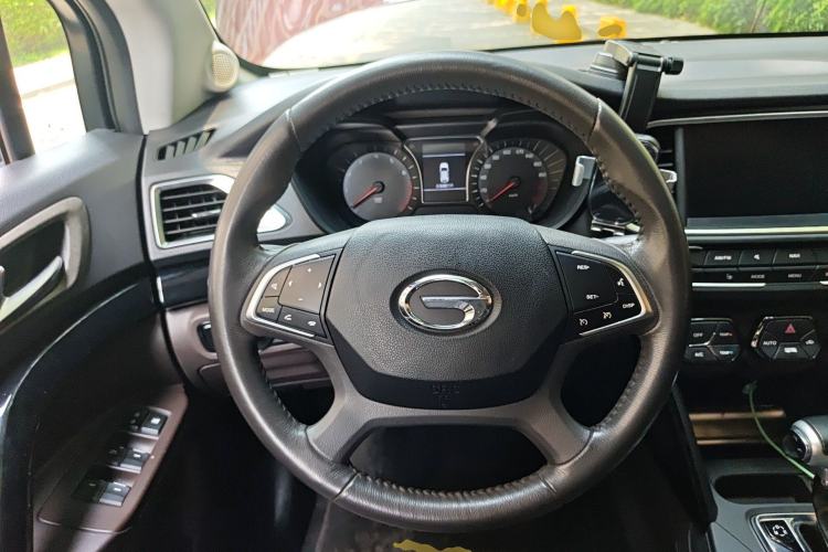 Used GAC Trumpchi GS4 2017 235T Automatic Two-Wheel Drive Luxury Smart Connectivity Version Steering Wheel