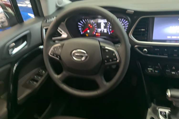 Used GAC Trumpchi GS4 2017 235T Automatic Two-Wheel Drive Luxury Smart Connectivity Version Steering Wheel