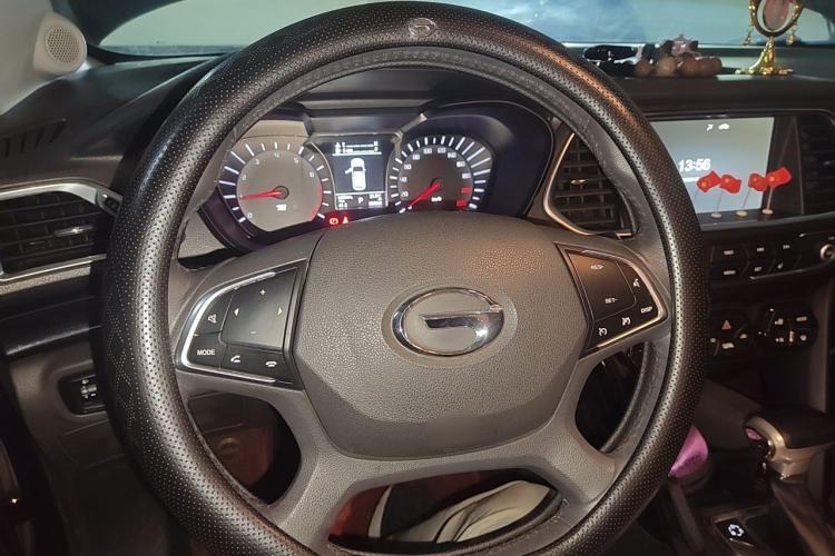 Used GAC Trumpchi GS4 2017 235T Automatic Two-Wheel Drive Luxury Smart Connectivity Version Steering Wheel