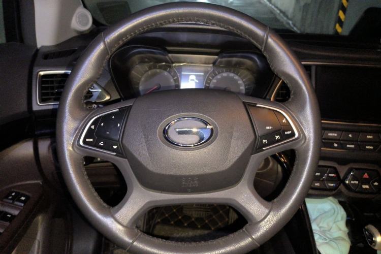Used GAC Trumpchi GS4 2017 235T Automatic Two-Wheel Drive Luxury Smart Connectivity Version Steering Wheel