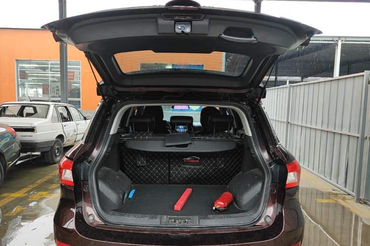 Used GAC Trumpchi GS4 2017 235T Automatic Two-Wheel Drive Elite Edition Trunk