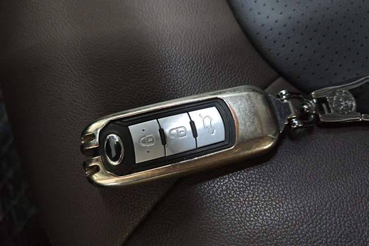 Used GAC Trumpchi GS4 2017 235T Automatic Two-Wheel Drive Luxury Smart Connectivity Version Vehicle Key