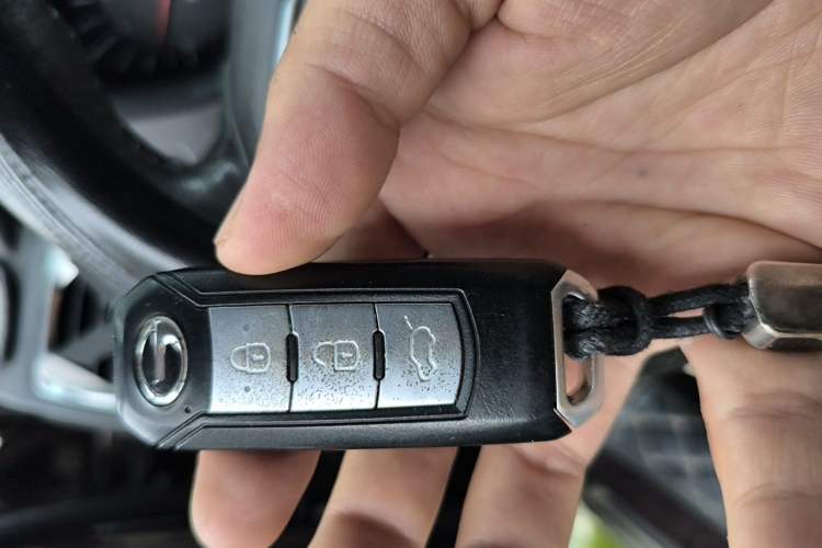 Used GAC Trumpchi GS4 2017 235T Automatic Two-Wheel Drive Luxury Smart Connectivity Version Vehicle Key