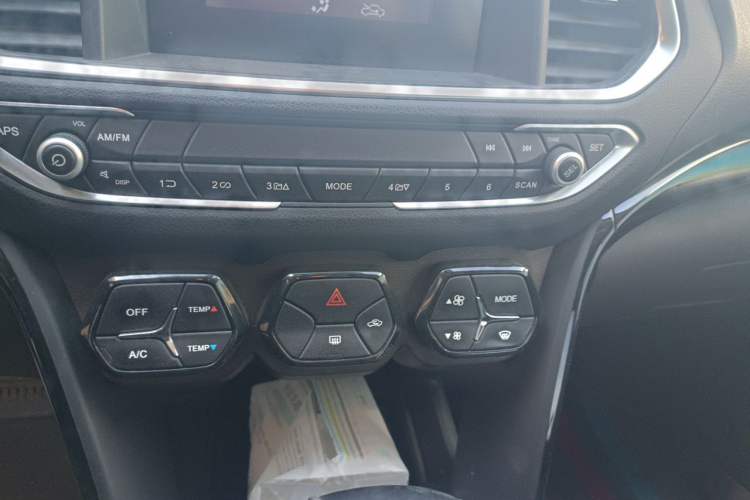 Used GAC Trumpchi GS4 2017 235T Automatic Two-Wheel Drive Elite Edition Audio And AC Panel