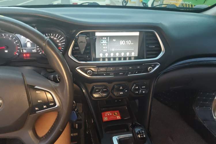 Used GAC Trumpchi GS4 2017 235T Manual Two-Wheel Drive Luxury Edition Audio And AC Panel