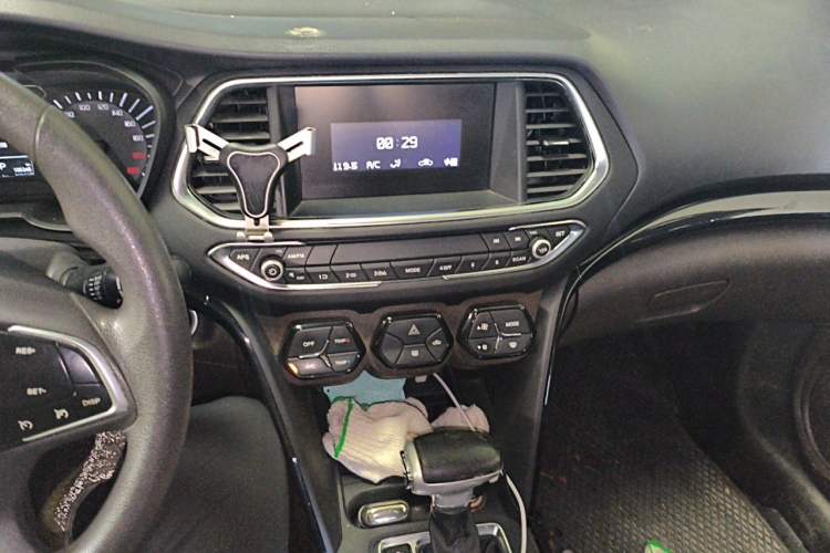 Used GAC Trumpchi GS4 2017 235T Automatic Two-Wheel Drive Elite Edition Audio And AC Panel