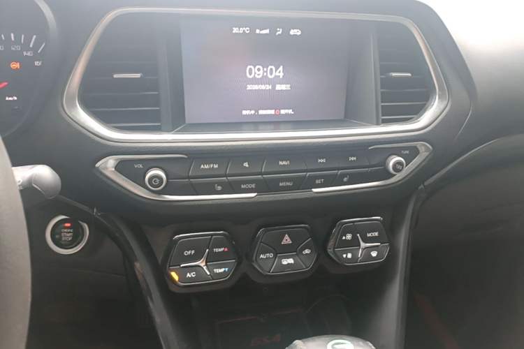 Used GAC Trumpchi GS4 2017 235T Automatic Two-Wheel Drive Luxury Smart Connectivity Version Audio And AC Panel