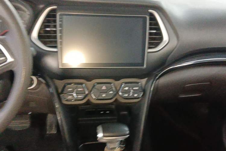 Used GAC Trumpchi GS4 2017 235T G-DCT Two-Wheel Drive Elite Edition Audio And AC Panel