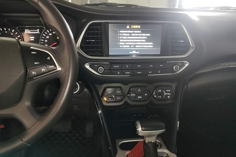 Used GAC Trumpchi GS4 2017 235T Automatic Two-Wheel Drive Luxury Smart Connectivity Version Audio And AC Panel