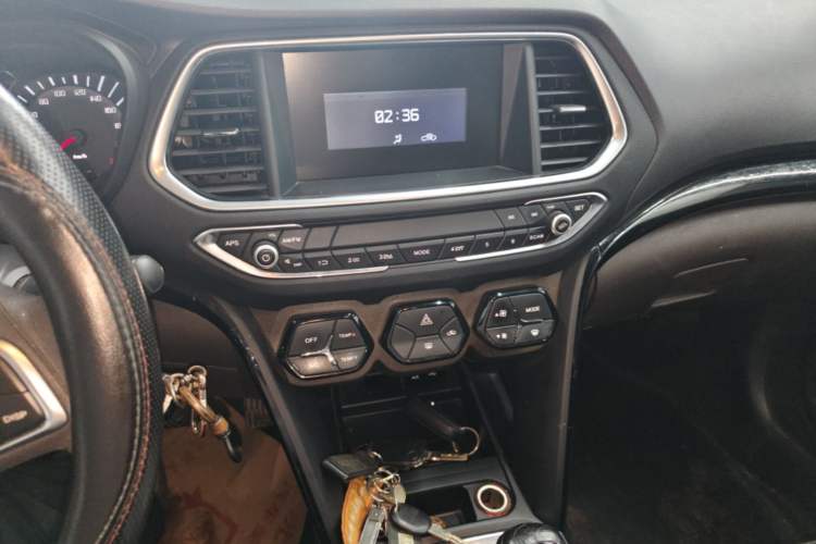 Used GAC Trumpchi GS4 2017 200T Manual Two-Wheel Drive Elite Edition Audio And AC Panel