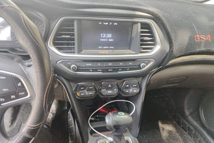 Used GAC Trumpchi GS4 2017 235T Automatic Two-Wheel Drive Luxury Smart Connectivity Version Audio And AC Panel