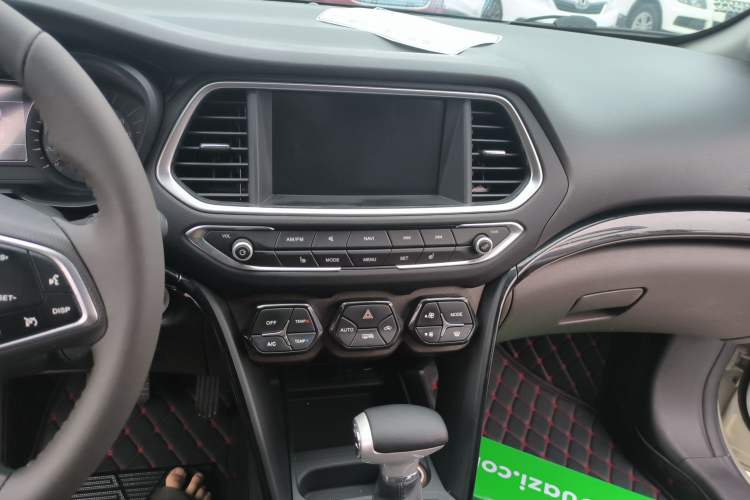 Used GAC Trumpchi GS4 2017 235T Automatic Two-Wheel Drive Luxury Smart Connectivity Version Audio And AC Panel