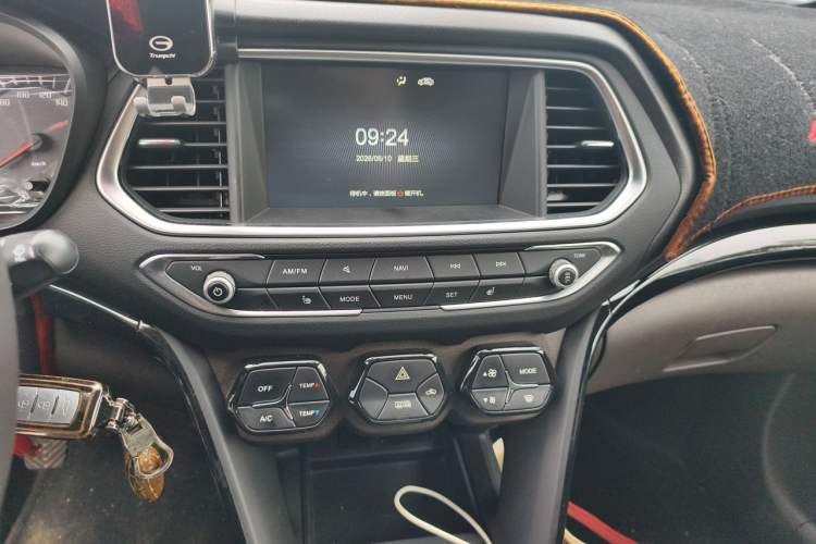 Used GAC Trumpchi GS4 2017 235T Manual Two-Wheel Drive Luxury Edition Audio And AC Panel
