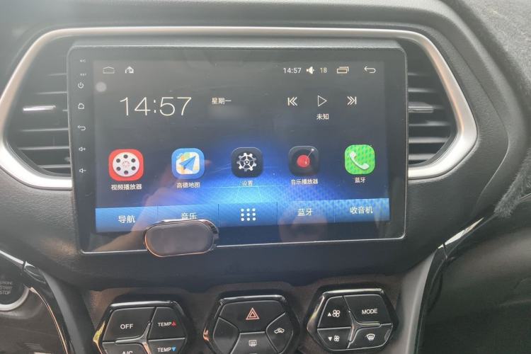 Used GAC Trumpchi GS4 2017 235T Automatic Two-Wheel Drive Elite Edition Audio And AC Panel