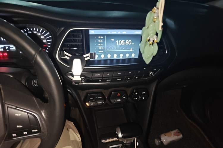 Used GAC Trumpchi GS4 2017 200T G-DCT Two-Wheel Drive Luxury Edition Audio And AC Panel