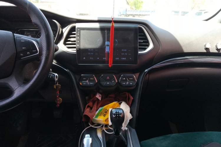Used GAC Trumpchi GS4 2017 200T Manual Two-Wheel Drive Elite Edition Audio And AC Panel