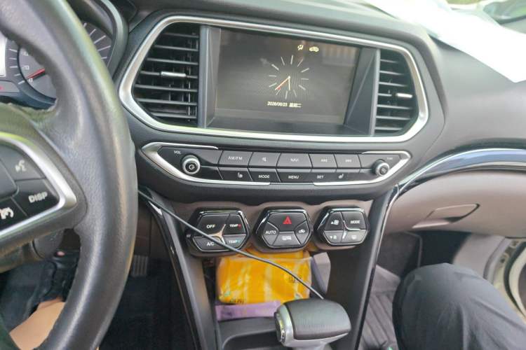 Used GAC Trumpchi GS4 2017 235T Automatic Two-Wheel Drive Luxury Smart Connectivity Version Audio And AC Panel