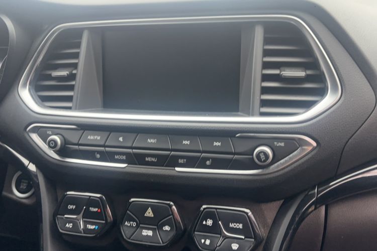 Used GAC Trumpchi GS4 2017 235T Automatic Two-Wheel Drive Luxury Smart Connectivity Version Audio And AC Panel