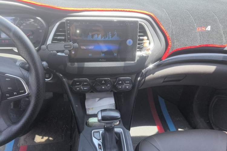 Used GAC Trumpchi GS4 2017 200T G-DCT Two-Wheel Drive Elite Edition Audio And AC Panel