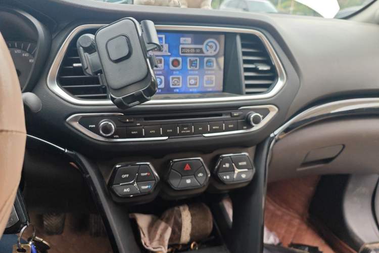 Used GAC Trumpchi GS4 2017 200T Manual Two-Wheel Drive Elite Edition Audio And AC Panel