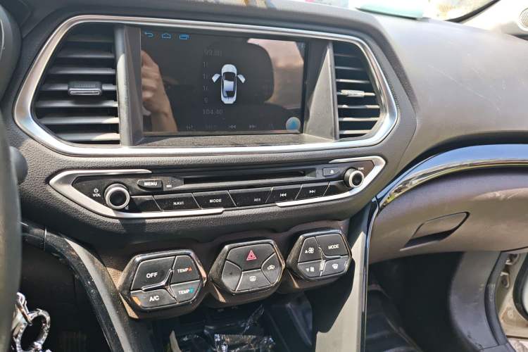 Used GAC Trumpchi GS4 2017 200T G-DCT Two-Wheel Drive Comfort Edition Audio And AC Panel