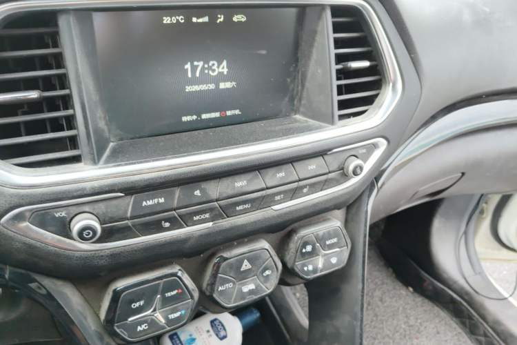 Used GAC Trumpchi GS4 2017 235T Automatic Two-Wheel Drive Luxury Smart Connectivity Version Audio And AC Panel