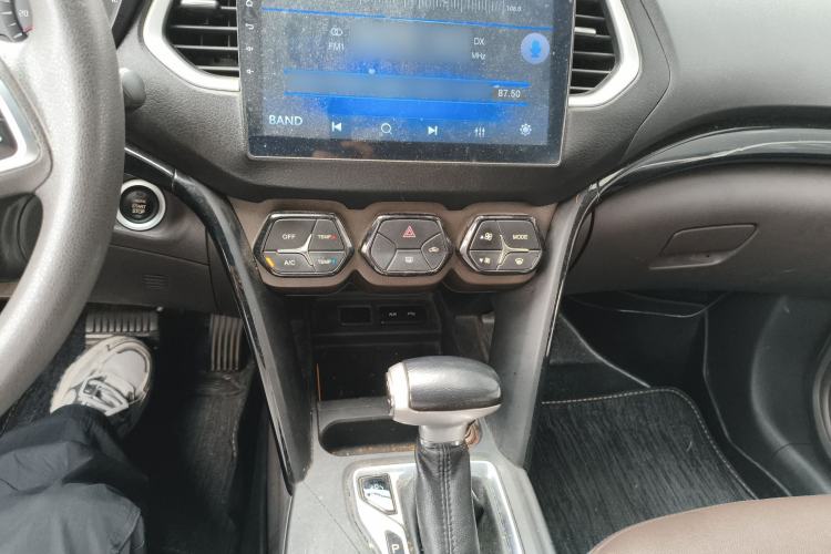 Used GAC Trumpchi GS4 2017 200T G-DCT Two-Wheel Drive Elite Edition Audio And AC Panel