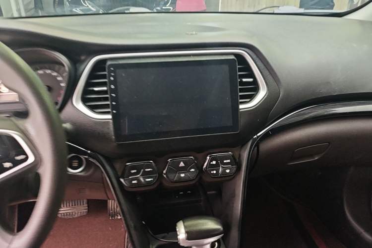 Used GAC Trumpchi GS4 2017 200T G-DCT Two-Wheel Drive Elite Edition Audio And AC Panel