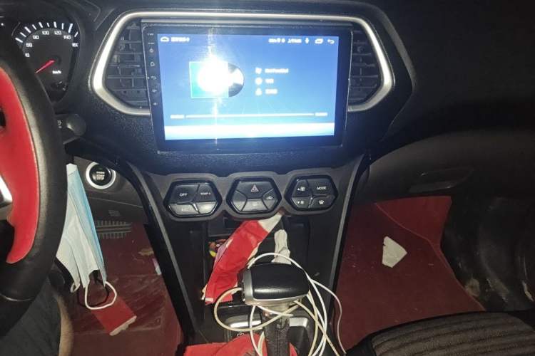 Used GAC Trumpchi GS4 2017 200T G-DCT Two-Wheel Drive Elite Edition Audio And AC Panel