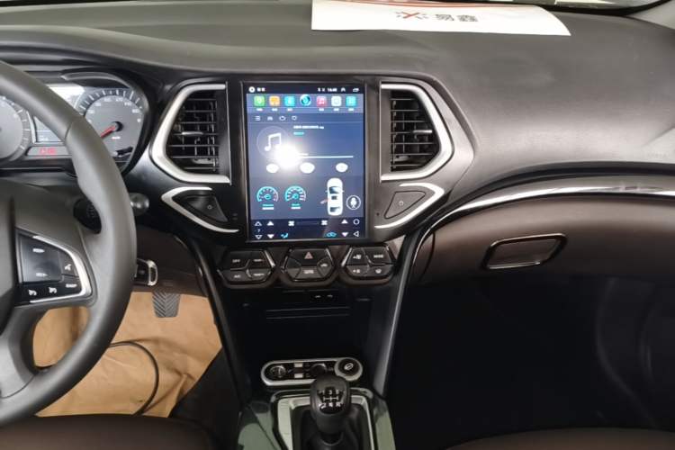 Used GAC Trumpchi GS4 2017 235T Manual Two-Wheel Drive Luxury Edition Audio And AC Panel