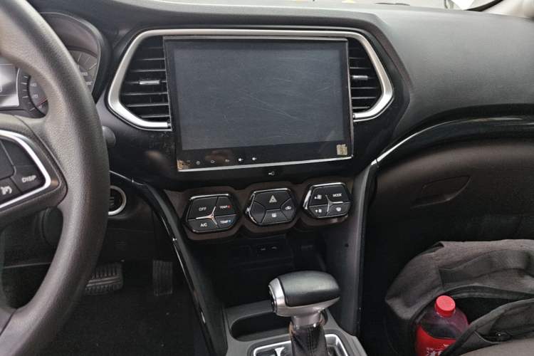 Used GAC Trumpchi GS4 2017 235T Automatic Two-Wheel Drive Elite Edition Audio And AC Panel