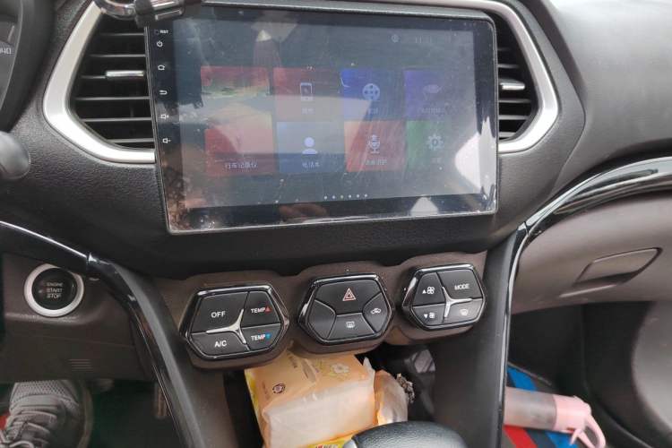 Used GAC Trumpchi GS4 2017 235T Automatic Two-Wheel Drive Elite Edition Audio And AC Panel