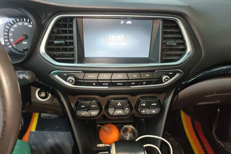 Used GAC Trumpchi GS4 2017 235T Automatic Two-Wheel Drive Luxury Smart Connectivity Version Audio And AC Panel